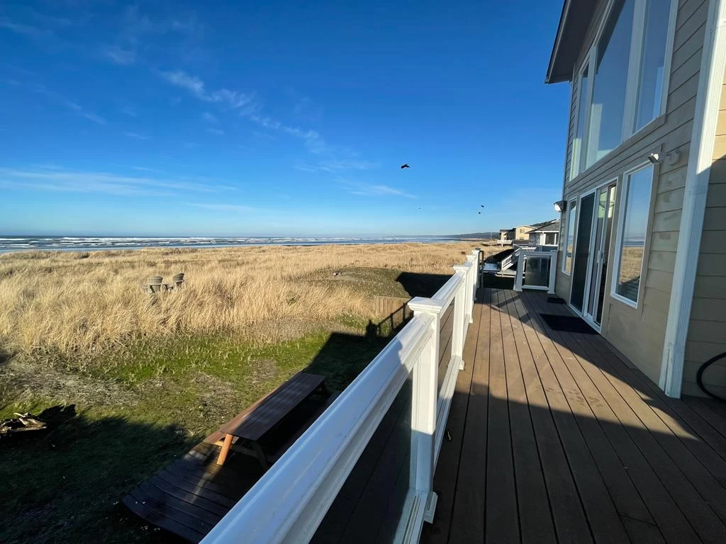 Moonstone Beach House - Hot Tub, Dog Friendly — photo 2