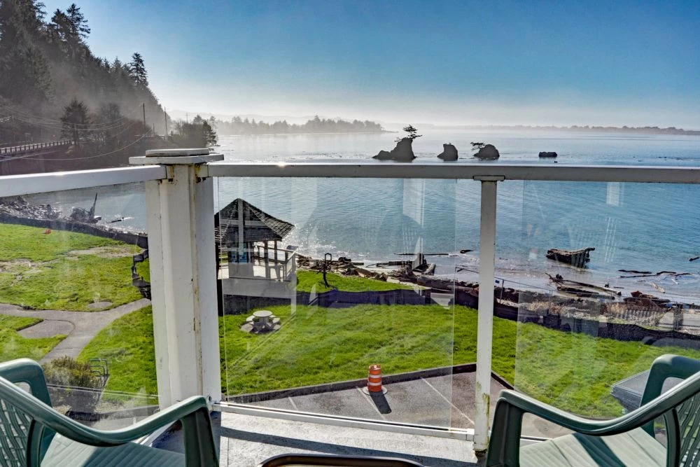 Waters Edge Condos - Siletz Bay & Ocean Views — photo 2