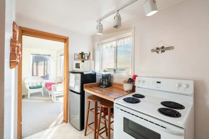 Whale Pointe - Oceanfront, Pet Friendly — photo 5