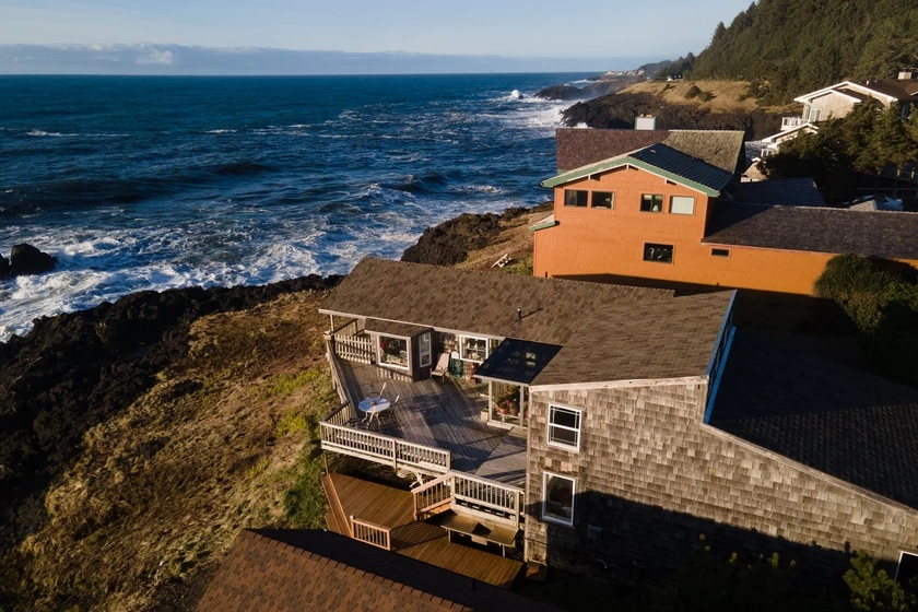Whale Pointe - Oceanfront, Pet Friendly