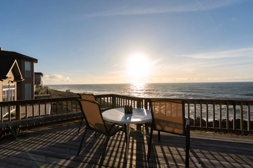Whale Pointe - Oceanfront, Pet Friendly — photo 2