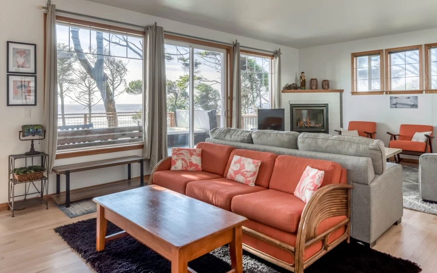 Sheltering Pines - Direct Beach Access, Hot Tub — photo 4