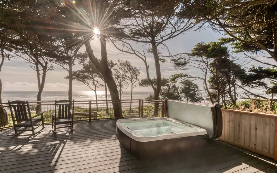 Sheltering Pines - Direct Beach Access, Hot Tub