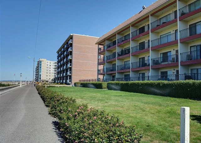 Seaside Beach Club Condos - Oceanfront on The Prom — photo 2