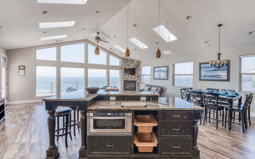 Pacific Breeze - Hot Tub, Game Room — photo 4