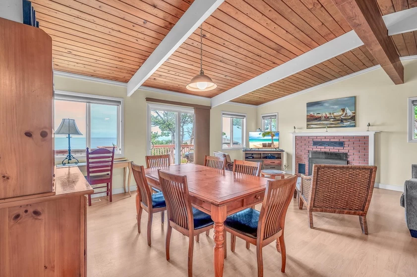 Breaking Waves Retreat - 2 Living Areas — photo 3