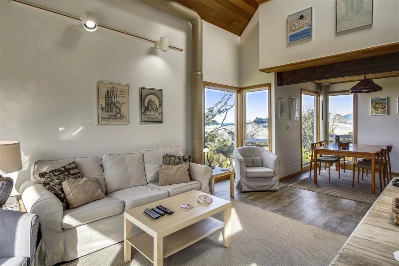 Ocean House - Steps away from the Beach! — photo 3