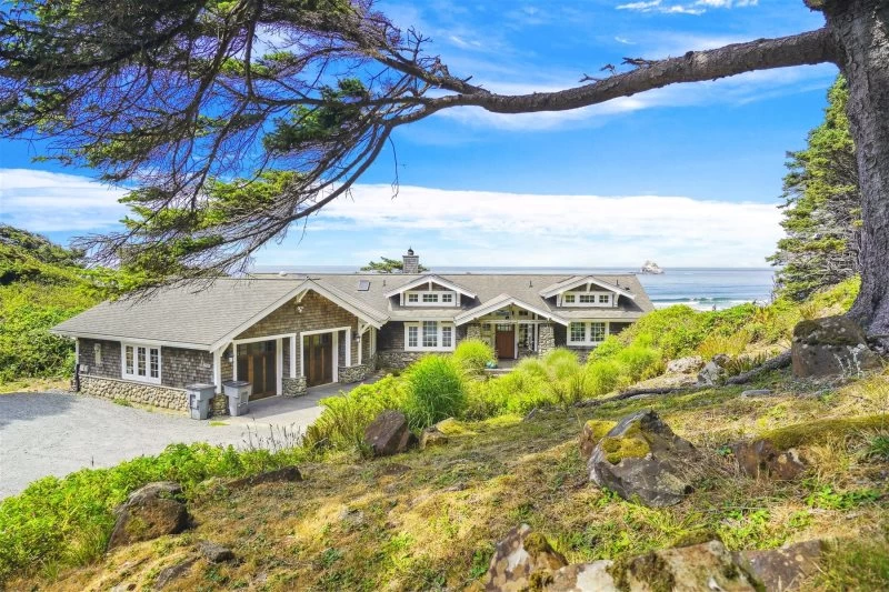 Cove Beach Lodge