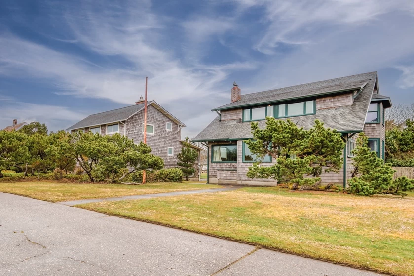 The Tides - Oceanfront, Pet Friendly