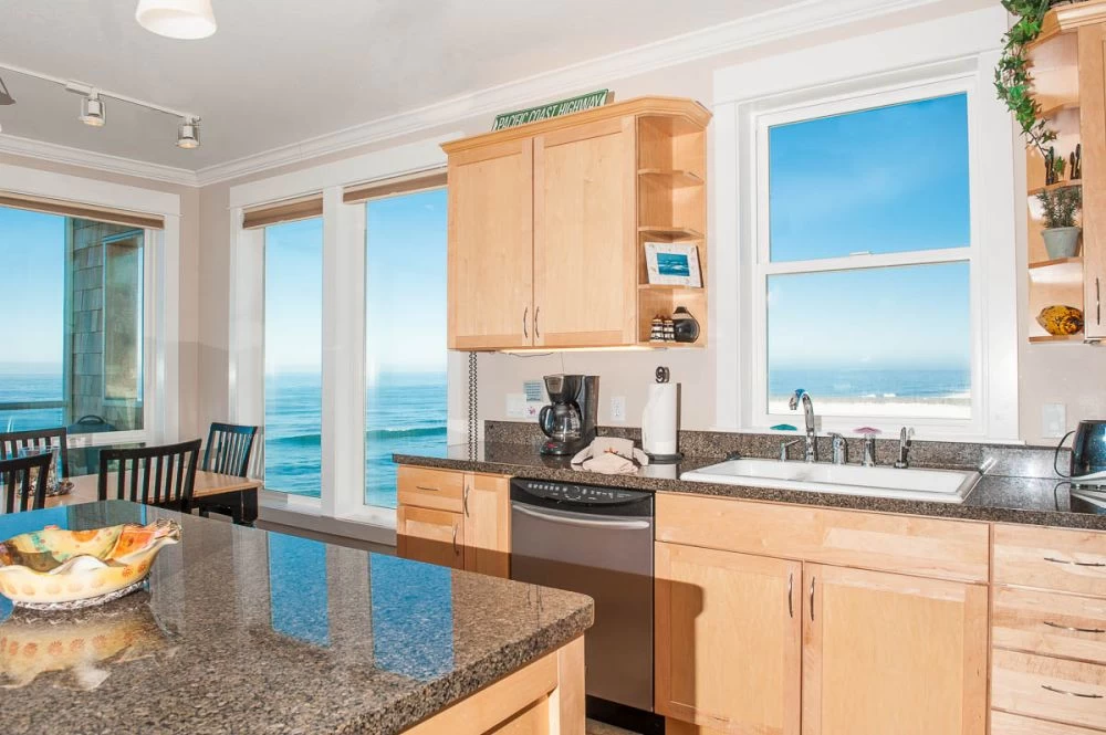 Oceanfront Condos w/ Hot Tubs - Pacific Winds — photo 4