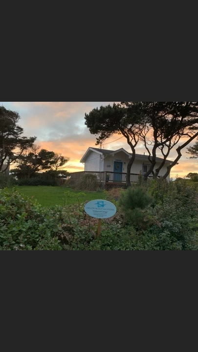 Driftwood Cottage - Oceanfront, Pet Friendly — photo 2