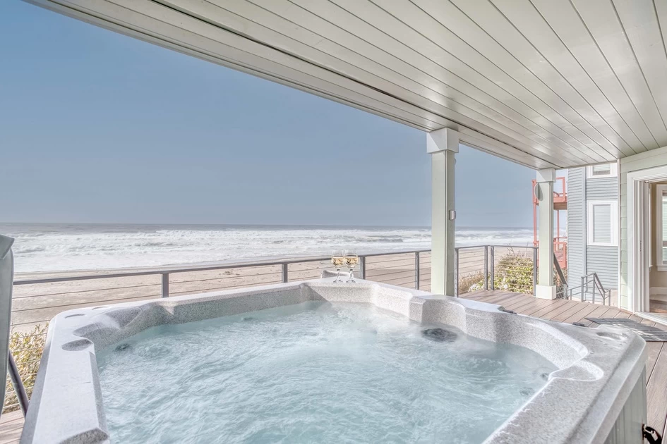 Crown Jewel - Luxury, Hot Tub, Private Beach Access — photo 2