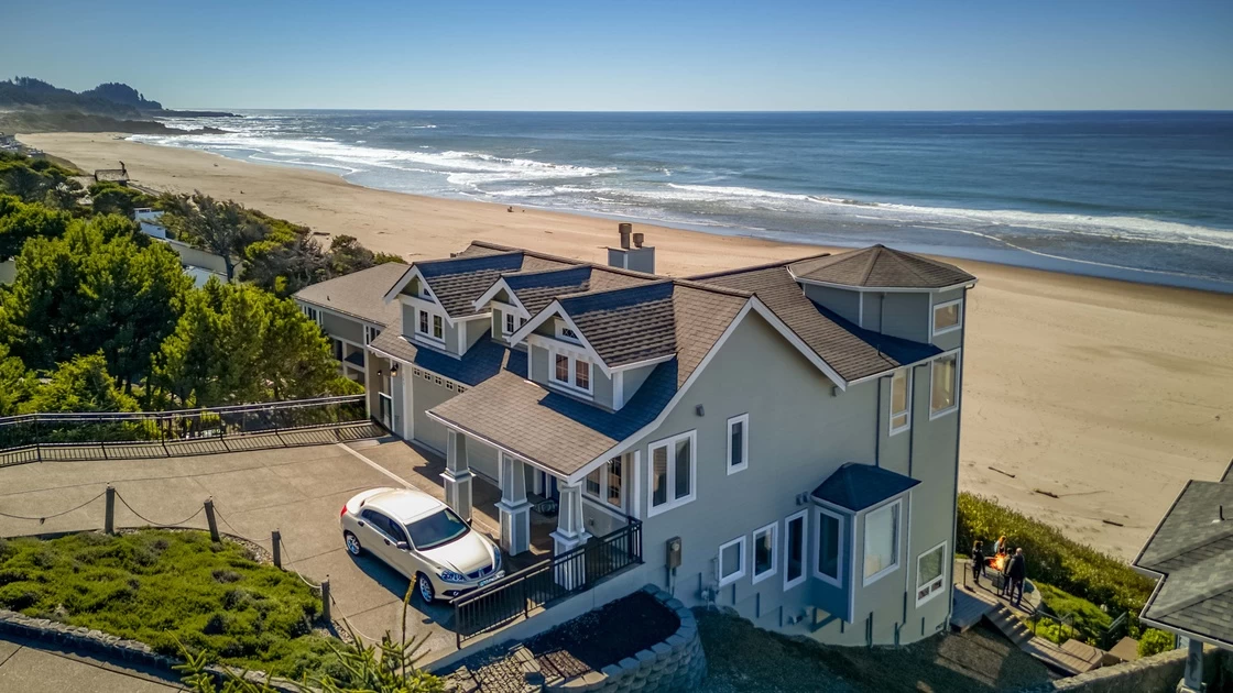 Crown Jewel - Luxury, Hot Tub, Private Beach Access