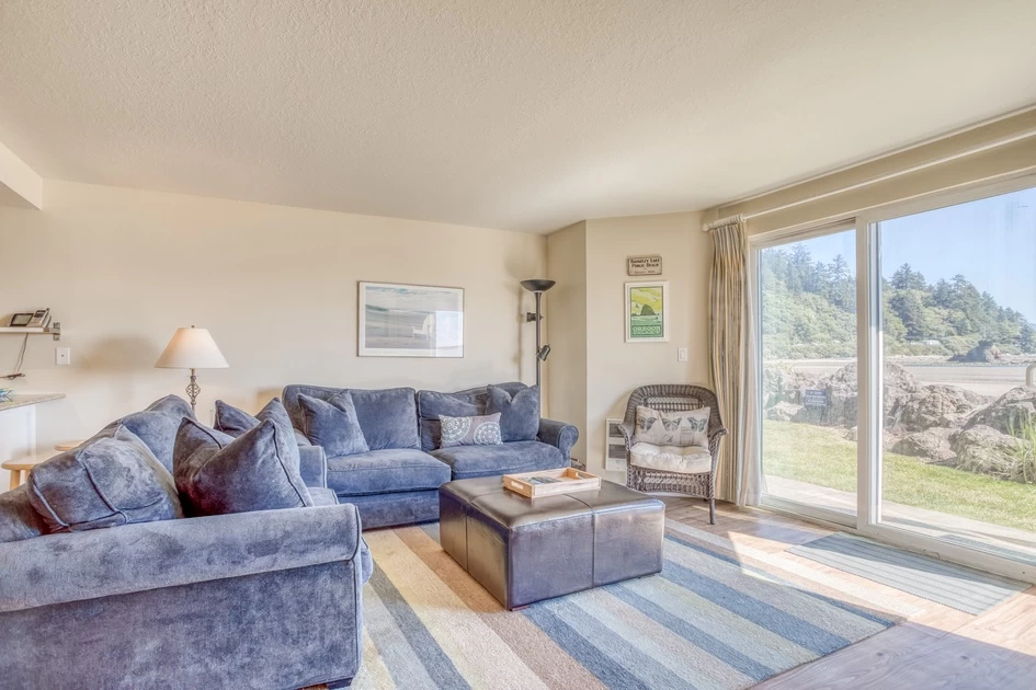 Dock of the Bay 102 - Beachfront Condo — photo 4