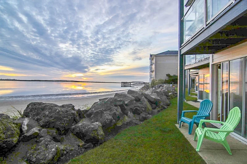 Dock of the Bay 102 - Beachfront Condo