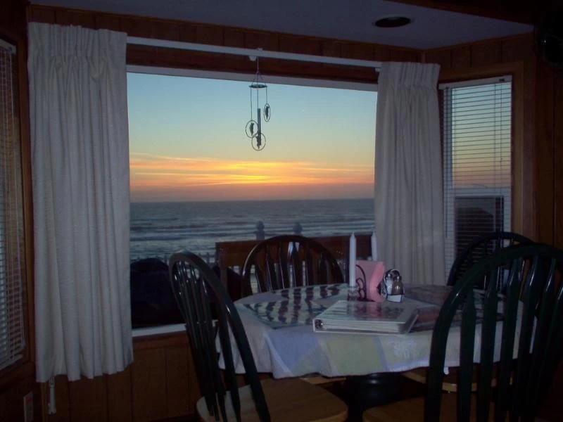 Coast House | Oceanfront | Hot Tub | Private Beach Access — photo 3