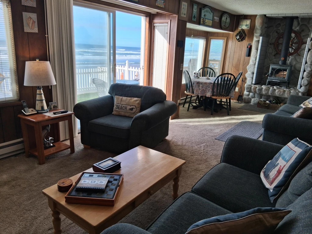 Coast House | Oceanfront | Hot Tub | Private Beach Access — photo 4