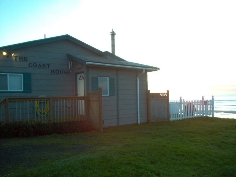 Coast House | Oceanfront | Hot Tub | Private Beach Access — photo 2