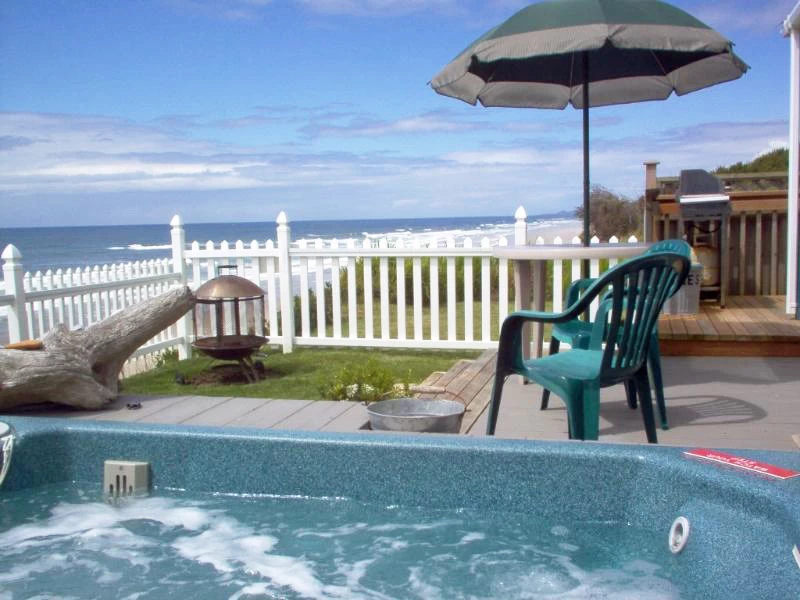Coast House | Oceanfront | Hot Tub | Private Beach Access