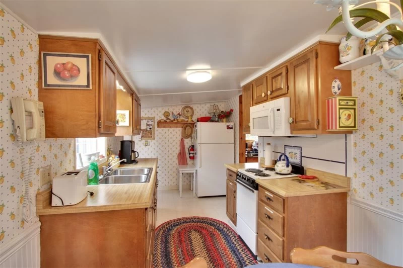 Sandpiper Cottage - Pet Friendly, Fenced Yard — photo 5