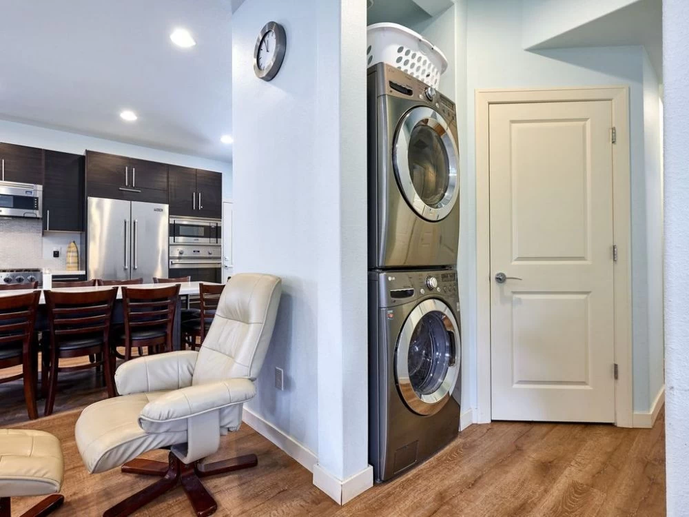 Lincoln Beach Retreat - SwimSpa, Game Room, 10 Bedrooms — photo 3