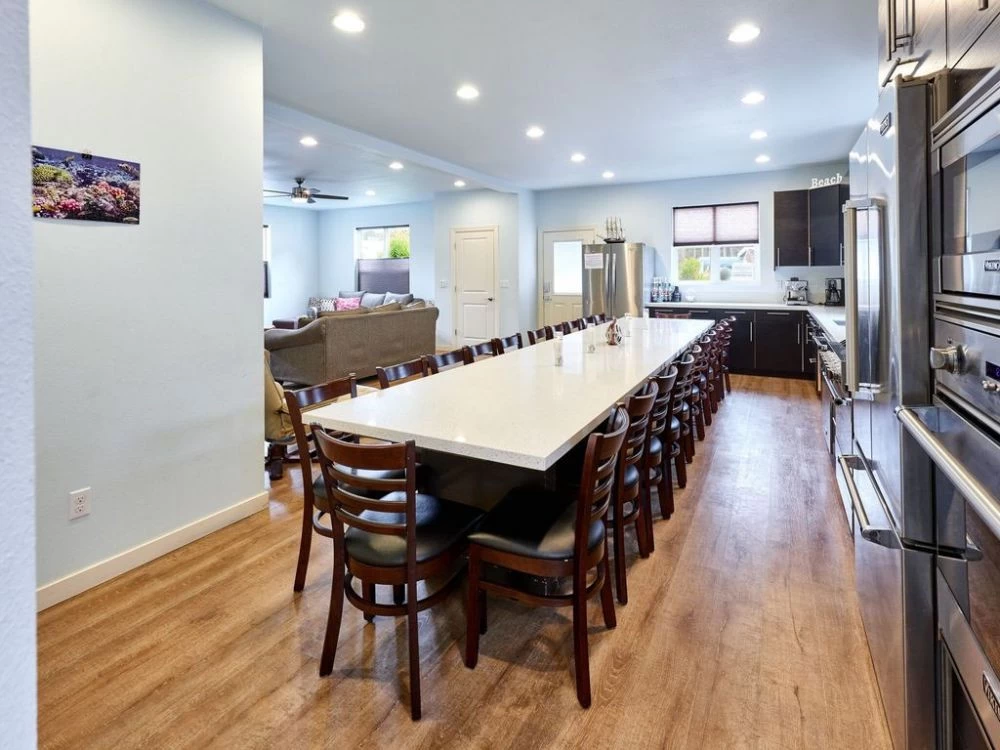 Lincoln Beach Retreat - SwimSpa, Game Room, 10 Bedrooms — photo 2