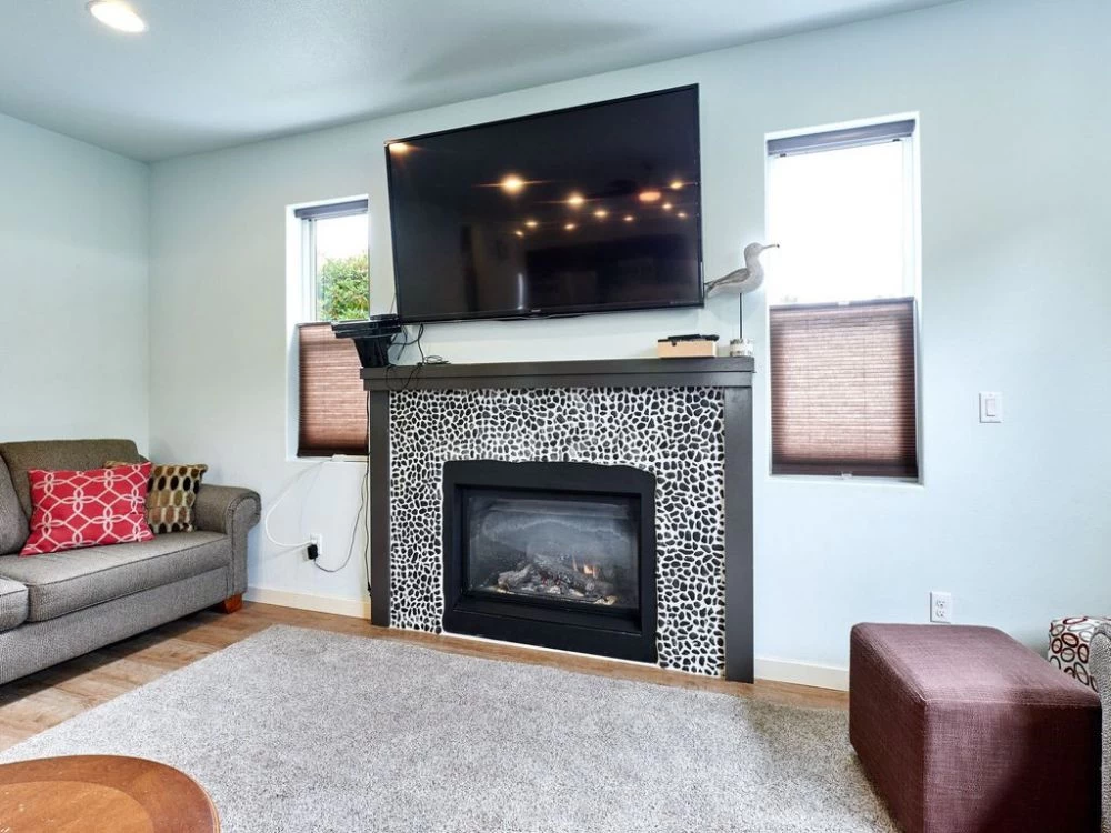 Surfers Beach Retreat - SwimSpa, 10+ Bedrooms — photo 3