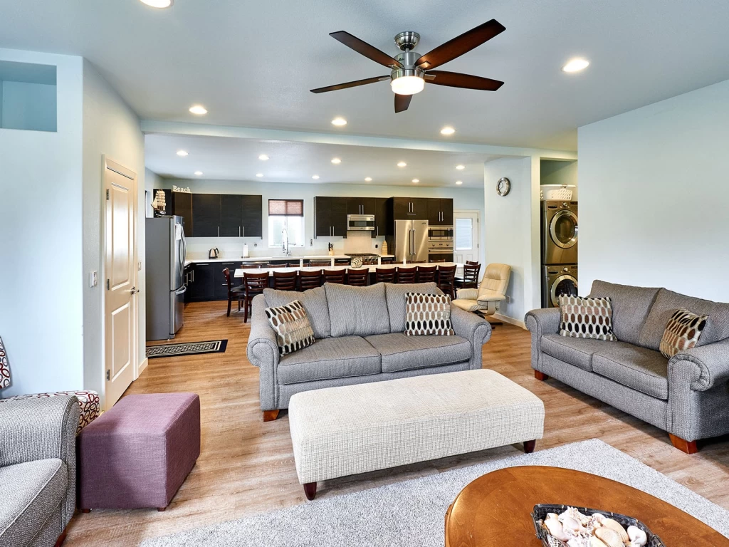 Lincoln Beach & Surfers Beach Retreats - 21 Bedrooms — photo 4