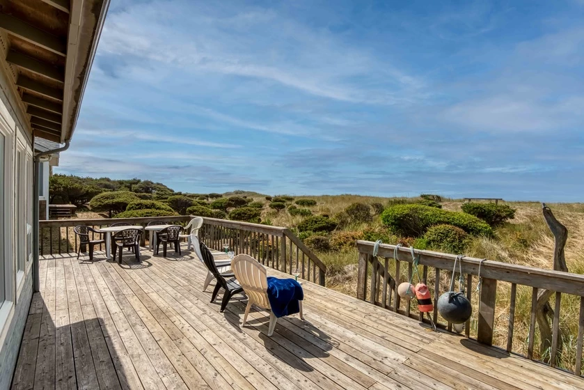 Daly's Oceanfront House - Bayshore, Direct Beach Access — photo 5