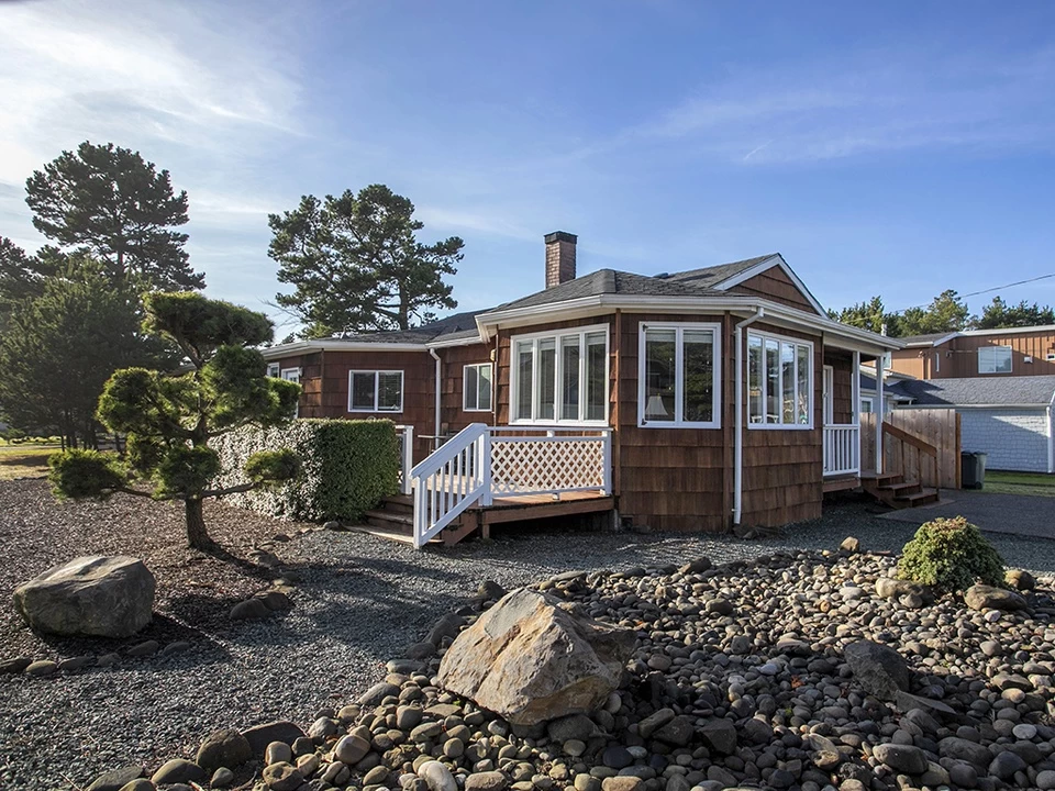 Beach Retreat - Easy Walk to the Beach