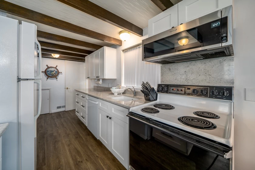 Woodley Beach House - Just 2 Blocks to Beach Access! — photo 4
