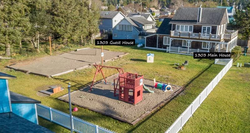 1303 Beach Retreat & Guest Cottage - Hot Tub