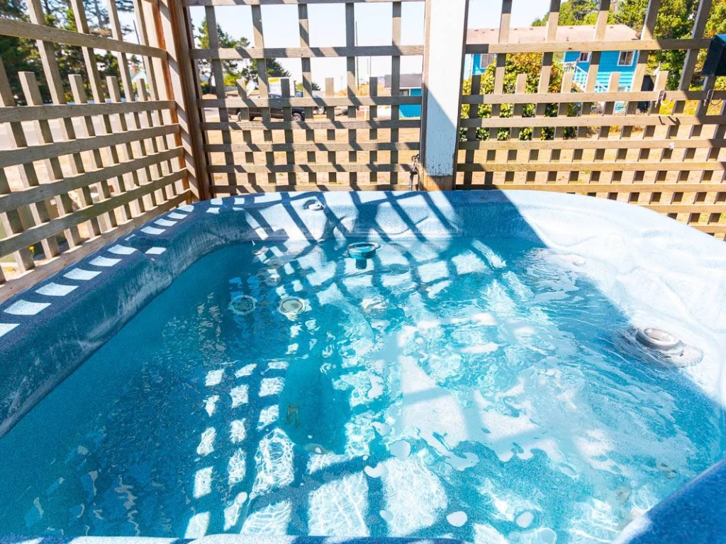 1303 Beach Retreat & Guest Cottage - Hot Tub — photo 2
