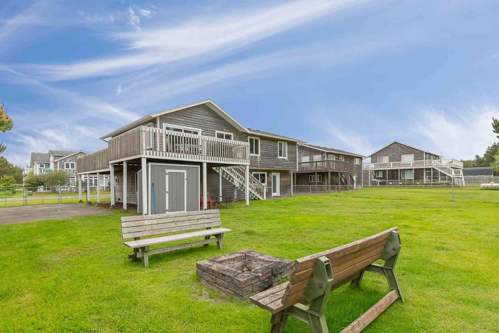 Beach Time on 5th - Game Room, Fenced-in Yard — photo 5