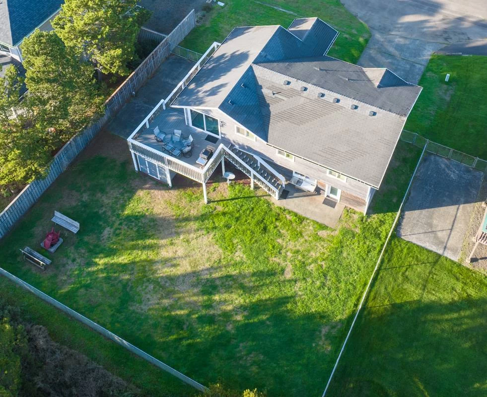 Beach Time on 5th - Game Room, Fenced-in Yard — photo 4