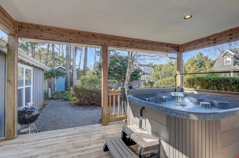 Bent Beach - Bella Beach, Hot Tub — photo 3