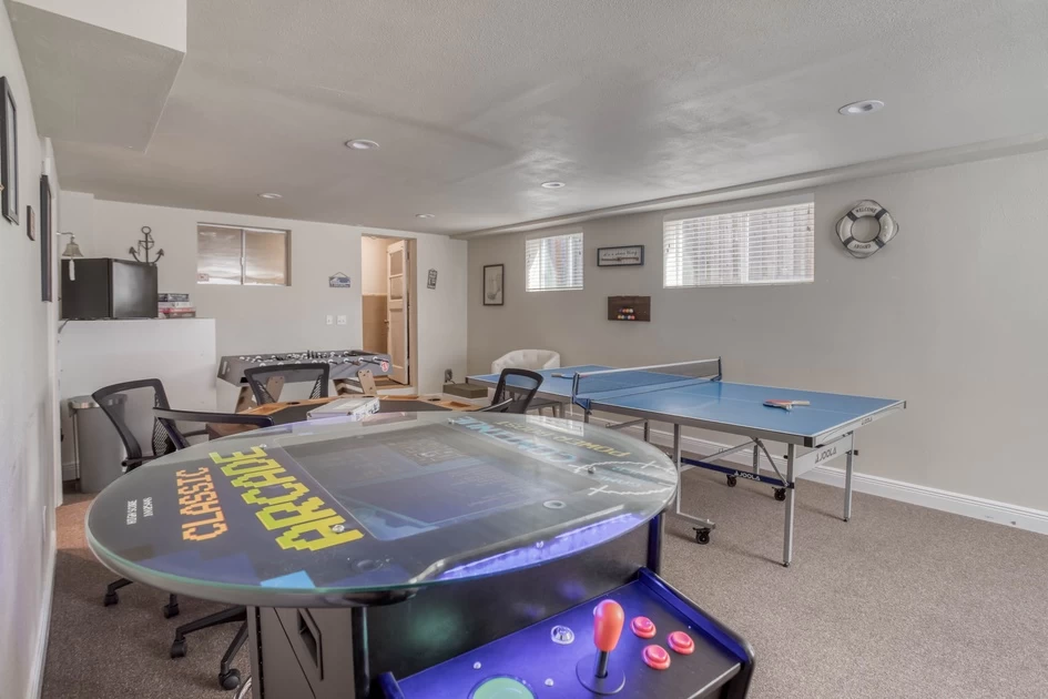 Beach Street Getaway - Seaside - Game Room, Bicycles — photo 3