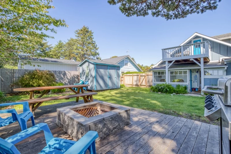 Blue Pineapple - Private Fenced Yard — photo 2