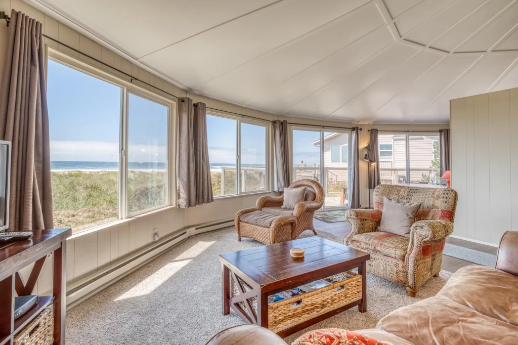 Browne House - Bayshore, Direct Beach Access — photo 2