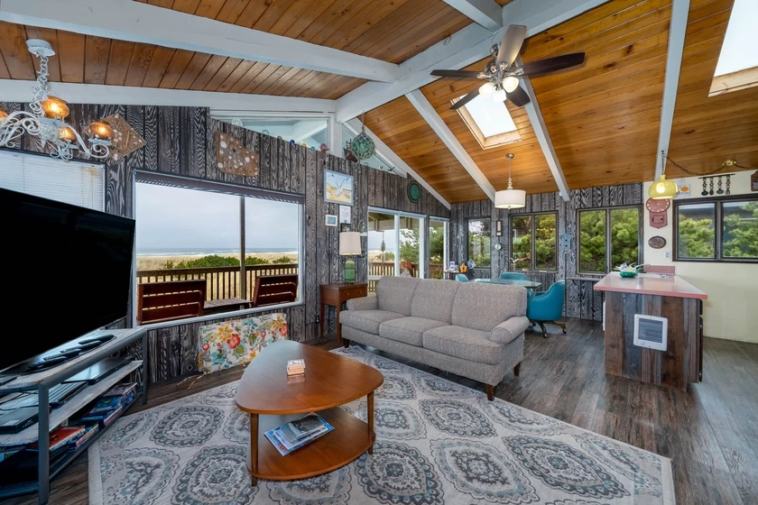 La Playa - Direct Beach Access, Pet Friendly