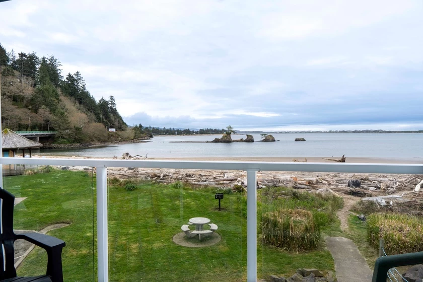 Waters Edge 207 — photo 2