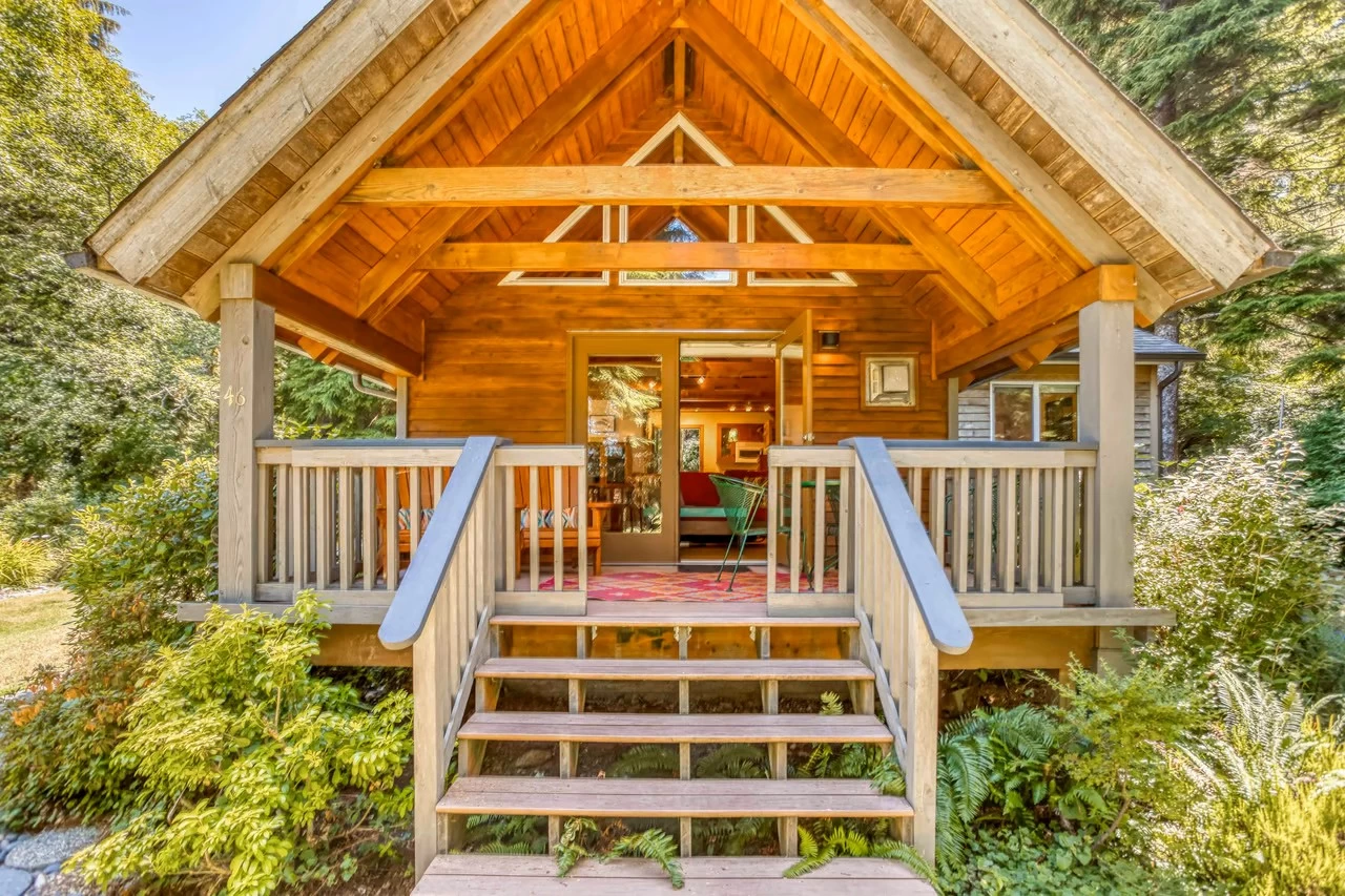 Guinevere's Cottage - Walk to Town & the Beach!