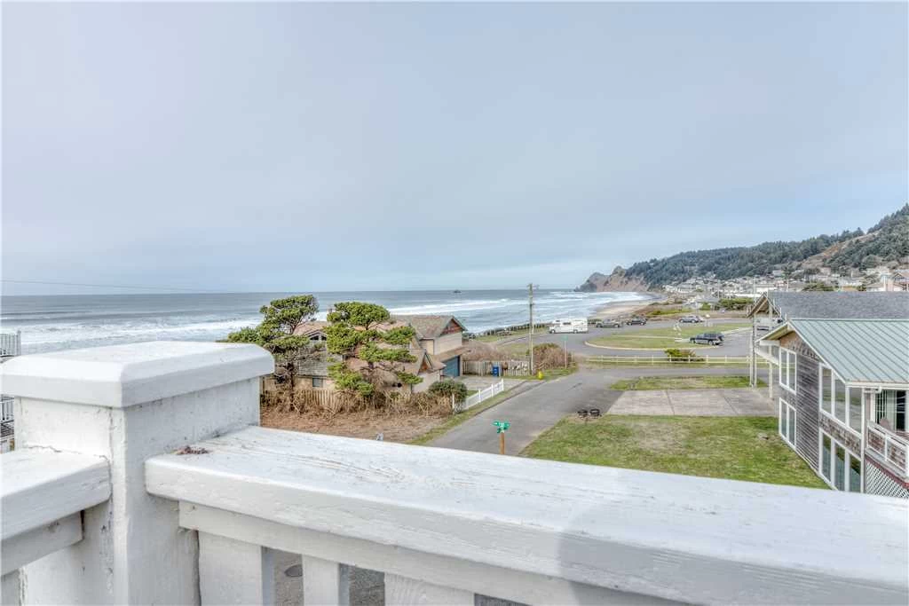 Fair Winds Journey - Roads End, Game Room, Hot Tub — photo 2