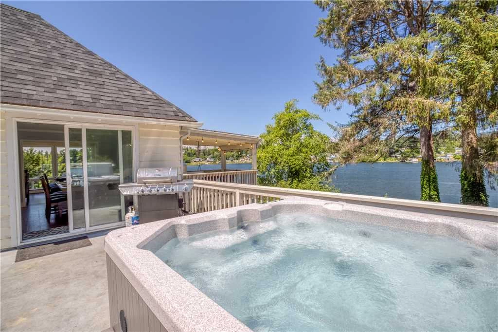 Laurel Haven - Devils Lake, Hot Tub, Game Room, Kayaks — photo 3