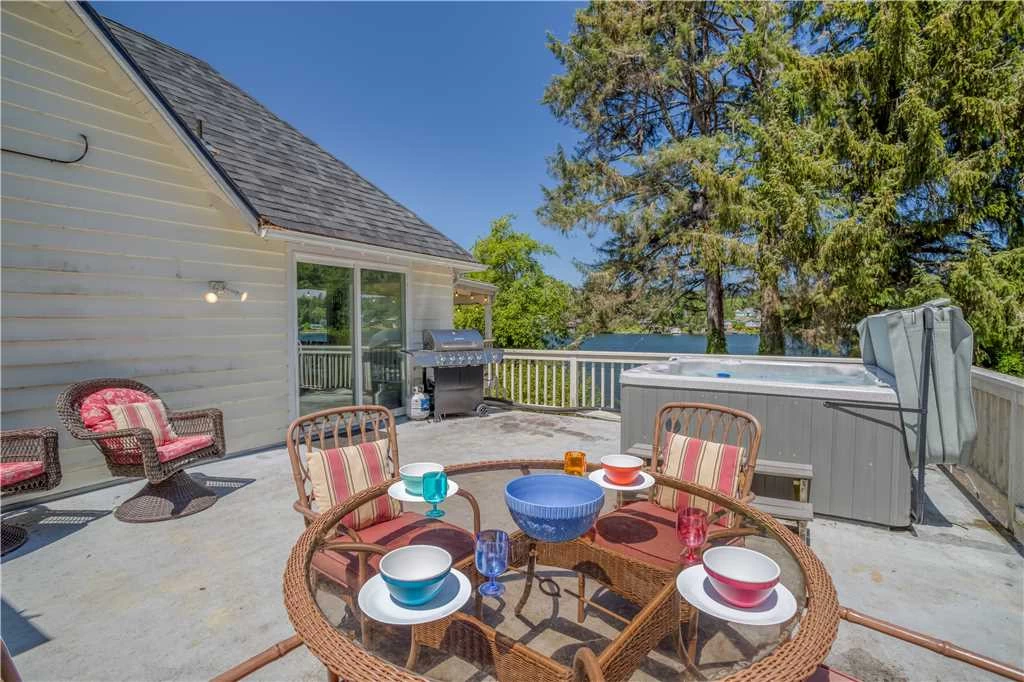 Laurel Haven - Devils Lake, Hot Tub, Game Room, Kayaks — photo 4