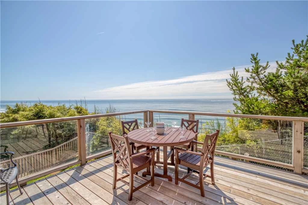 Lincoln Lighthouse - Hot Tub, Fenced Yard — photo 2