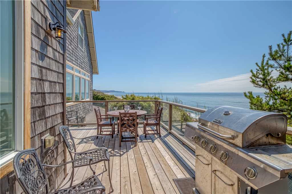 Lincoln Lighthouse - Hot Tub, Fenced Yard — photo 3
