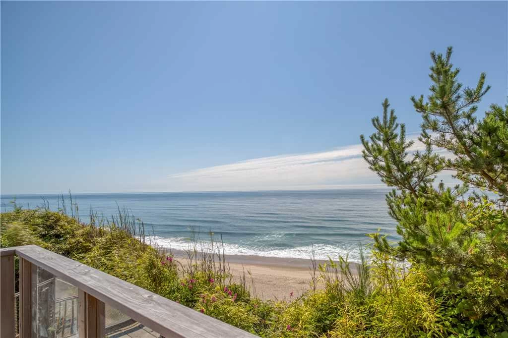 Lincoln Lighthouse - Hot Tub, Fenced Yard — photo 4