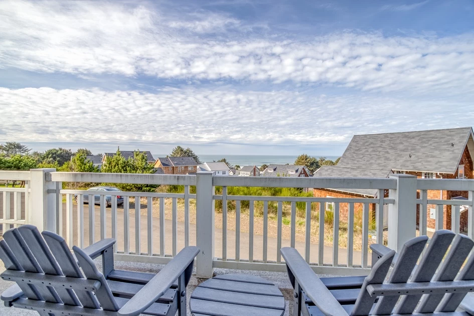 High Above the Sea - Belhaven, Hot Tub, Game Room — photo 3