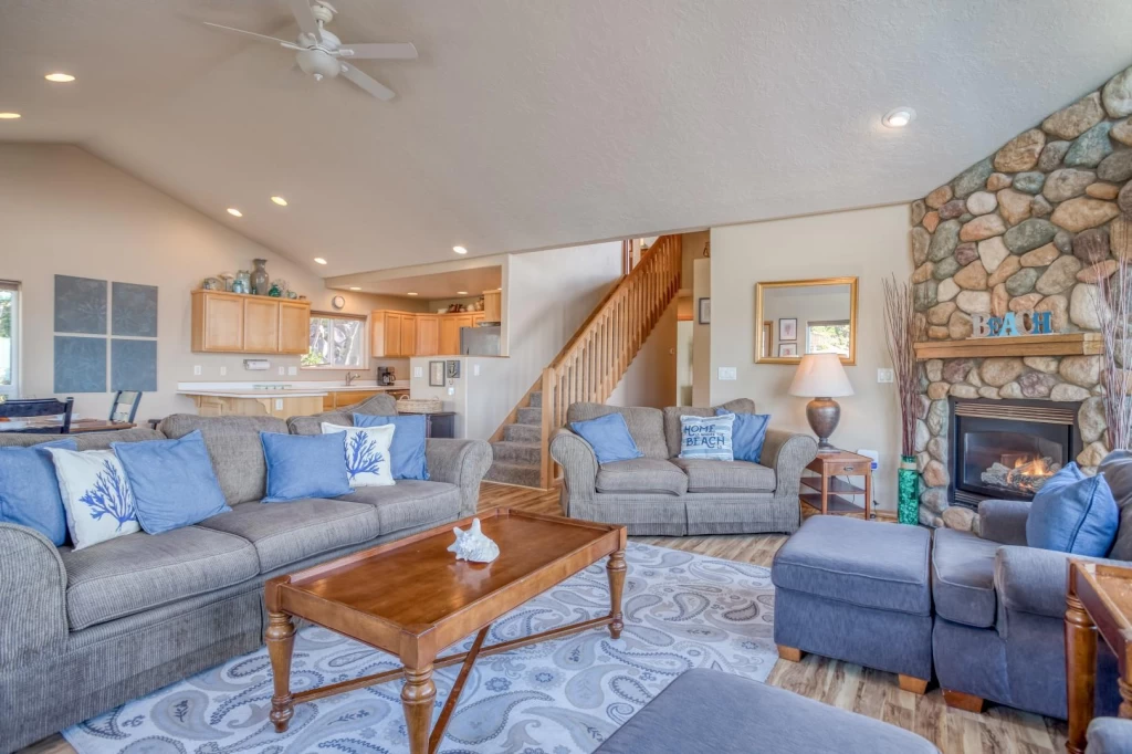 Hubbert Hideaway - Roads End, Game Room, Hot Tub — photo 5